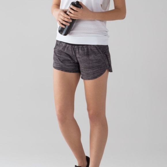 Lululemon Tracker Short IV 4way Strech 4’ Bit Point Ice Grey Black Size 10 - Picture 1 of 5